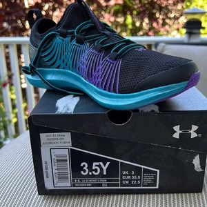 Girls under armour brand-new GS infinity 2 prism, never worn size 3.5Y. MSRP $65